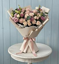 Букет цветов из:  Розы и Лизиантусы в Звёздном