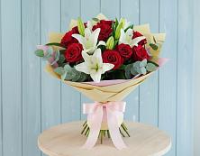 Букет цветов из:  Лилии и Розы в Звёздном