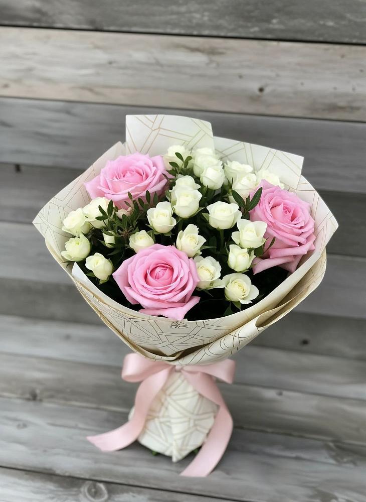 Букет цветов из: Розы в Звёздном