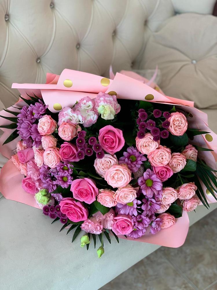 Букет цветов из: Хризантемы, Розы и Лизиантусы в Звёздном