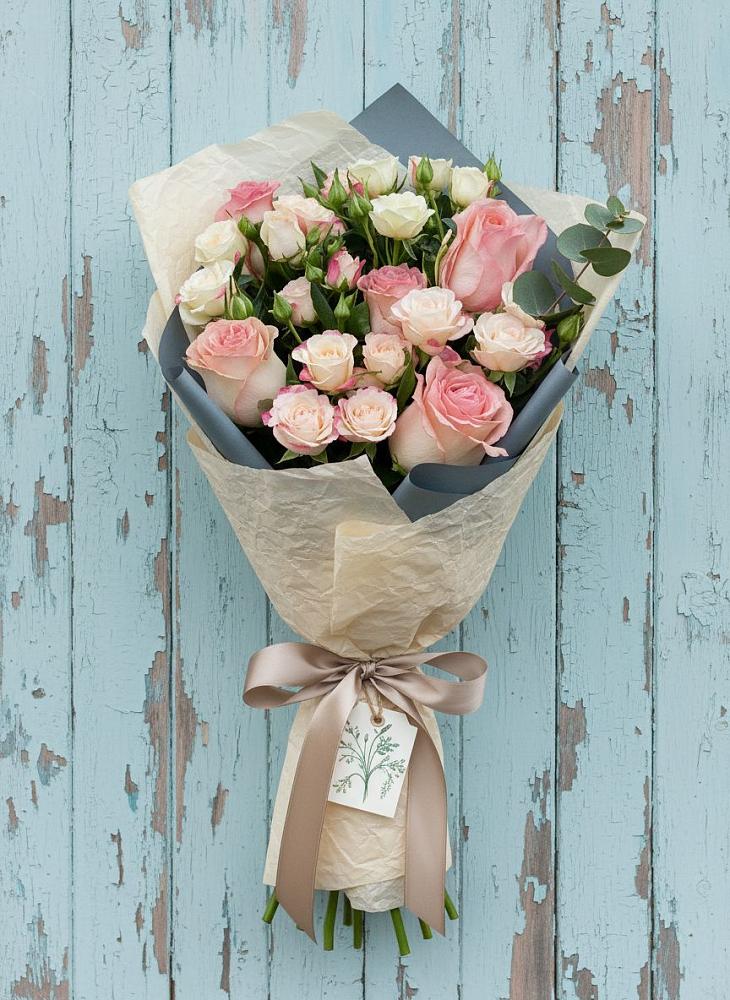 Букет цветов из: Розы в Звёздном