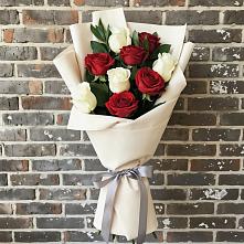 Букет цветов из:  Розы в Звёздном
