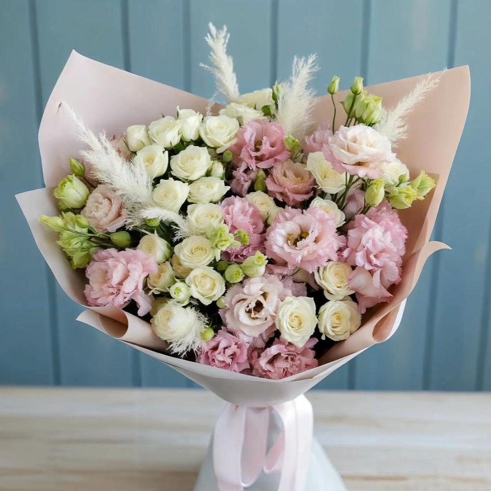 Букет цветов из: Альстромерии и Розы в Звёздном