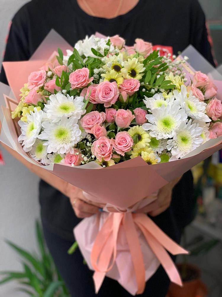 Букет цветов из: Розы и Хризантемы в Звёздном