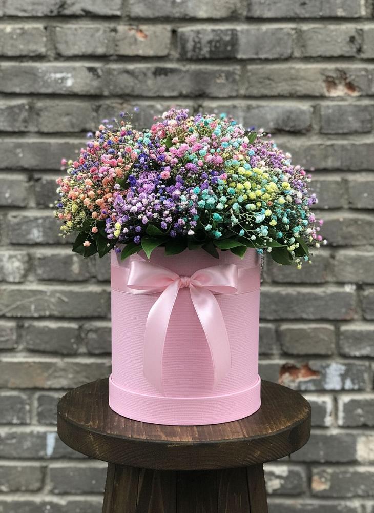 Цветочная композиция из Гипсофила и Розы в шляпной коробке в Звёздном