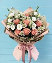 Букет цветов из:  Розы, Альстромерии и Лизиантусы #REPLACE_PRED# Звёздном