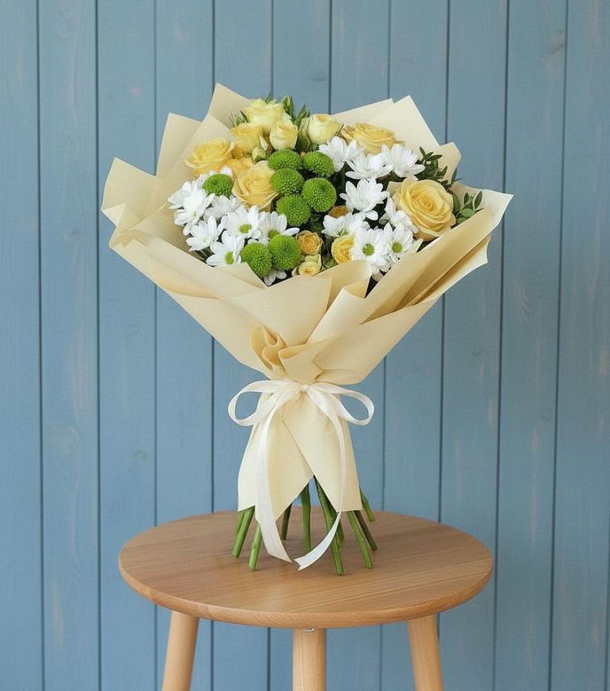 Букет цветов из: Хризантемы и Розы в Звёздном