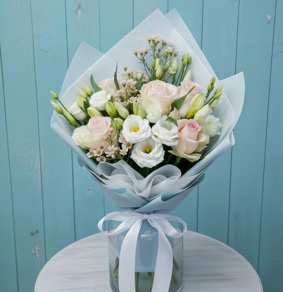 Букет цветов из: Розы и Лизиантусы в Звёздном