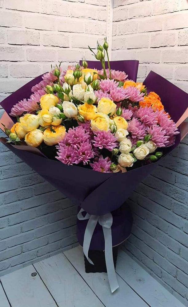 Букет цветов из: Хризантемы и Розы в Звёздном