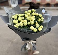 Букет Белые кустовые розы Солинеро в Звёздном
