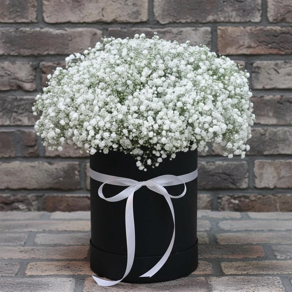 Цветочная композиция из Гипсофила в шляпной коробке в Звёздном