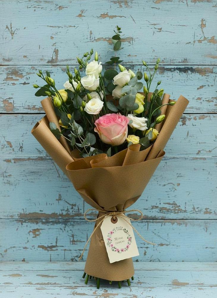 Букет цветов из: Розы и Лизиантусы в Звёздном