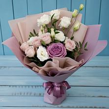 Букет цветов из:  Розы и Лизиантусы в Звёздном