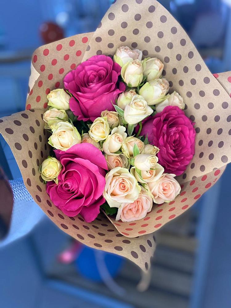 Букет цветов из: Розы в Звёздном