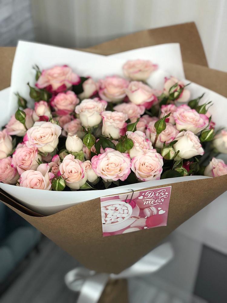 Букет цветов из: Розы в Звёздном