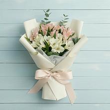 Букет цветов из:  Альстромерии в Звёздном