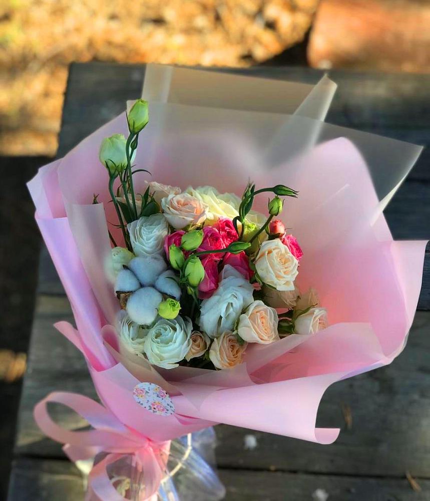 Букет цветов из: Розы и Лизиантусы в Звёздном