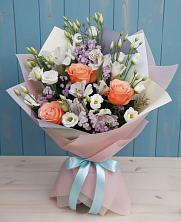 Букет цветов из:  Лизиантусы, Розы, Альстромерии и Гипсофила в Звёздном