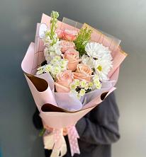 Букет цветов из:  Хризантемы и Розы в Звёздном