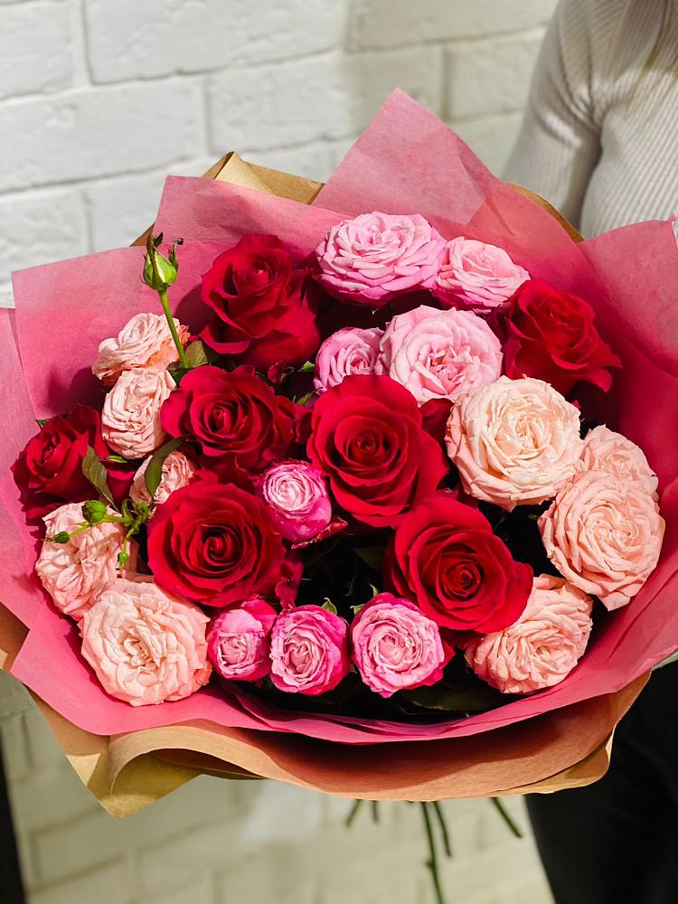 Букет цветов из: Розы в Звёздном