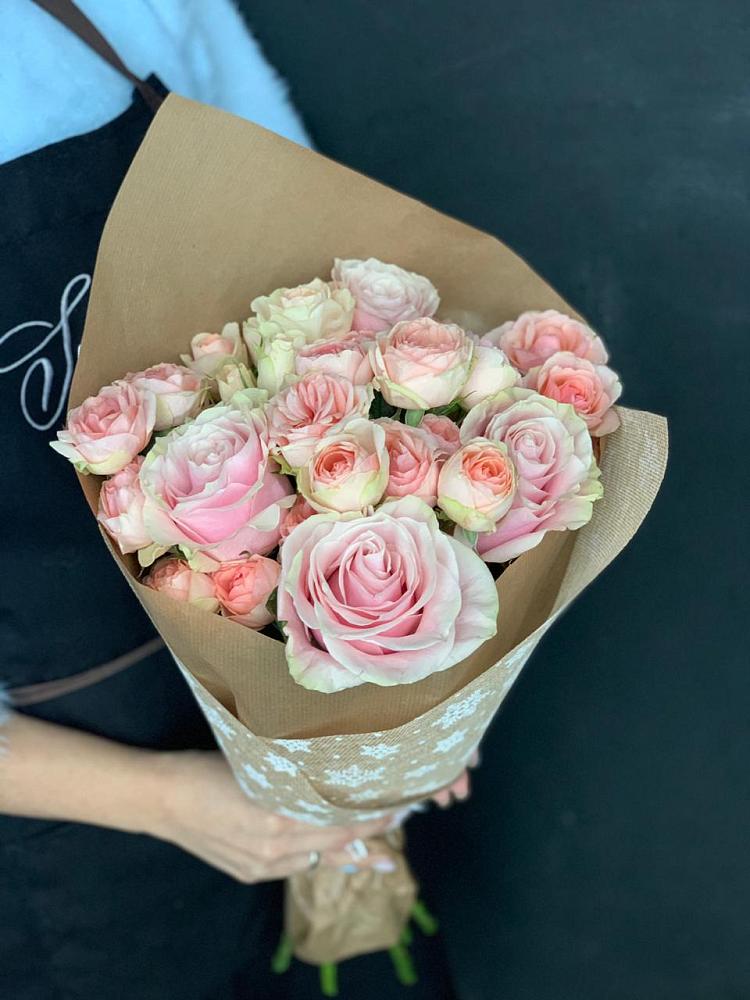 Букет цветов из: Хризантемы и Розы в Звёздном