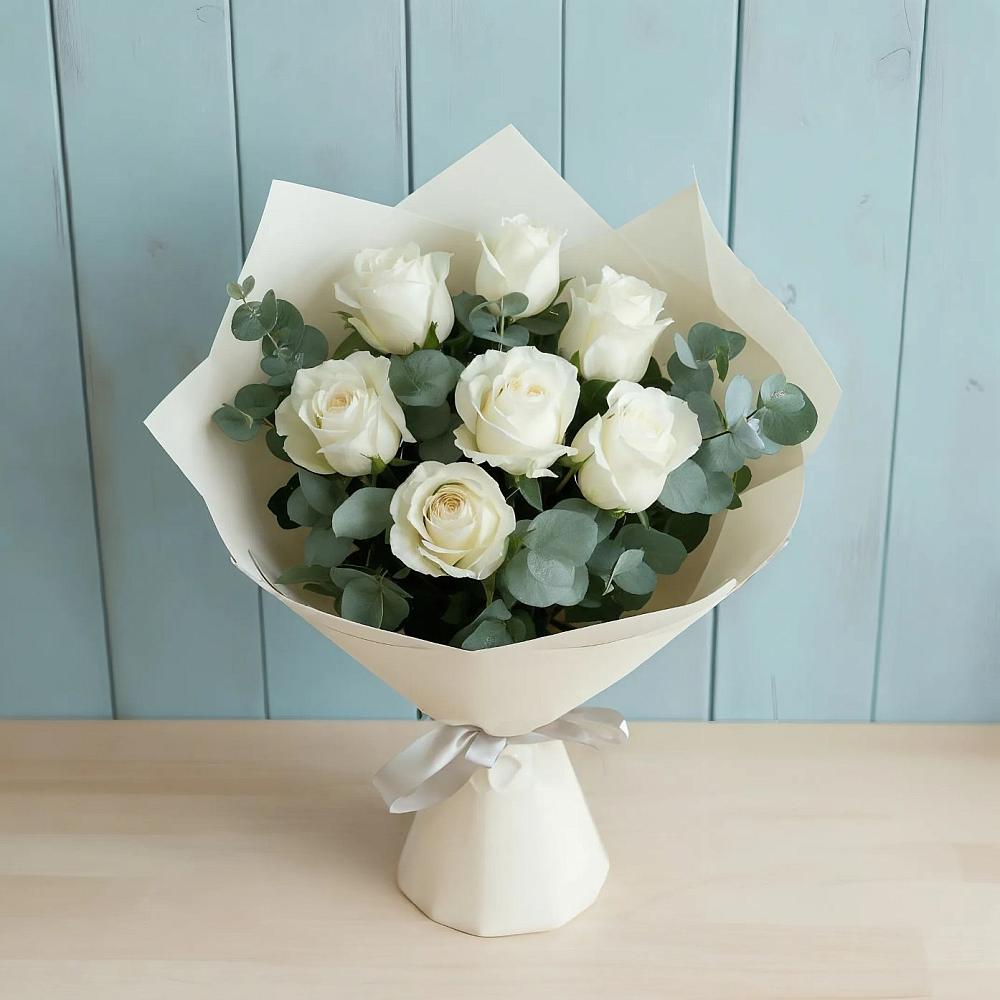 Букет Белые розы в Эвкалипте в Звёздном