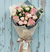 Букет цветов из:  Розы в Звёздном