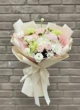 Букет цветов из:  Гвоздики, Розы, Лизиантусы и Хризантемы #REPLACE_PRED# Звёздном