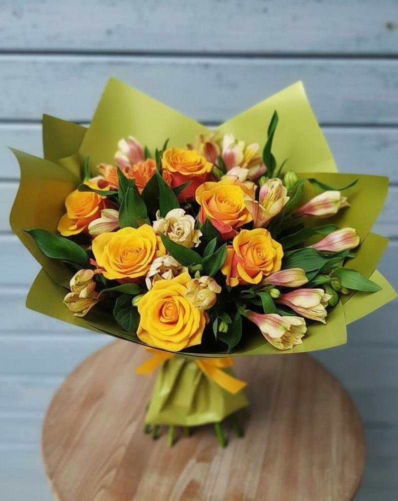 Букет цветов из: Альстромерии и Розы в Звёздном