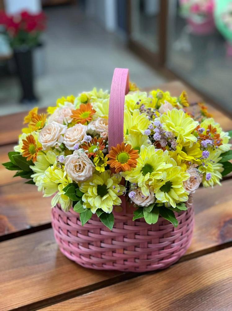 Цветочная композиция из Хризантемы и Розы в корзине в Звёздном