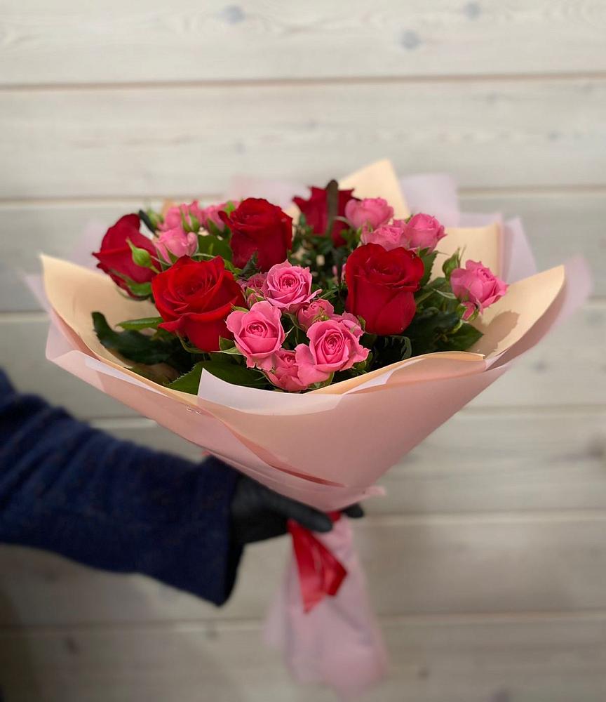 Букет цветов из: Розы в Звёздном