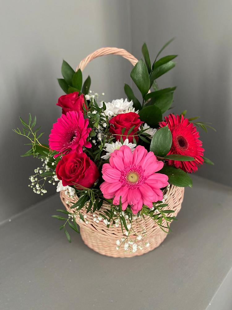 Цветочная композиция из Розы, Хризантемы и Герберы в корзине в Звёздном