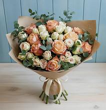 Букет цветов из:  Альстромерии и Розы в Звёздном