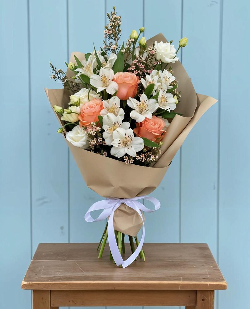 Букет цветов из: Альстромерии, Лизиантусы, Розы и Хризантемы в Звёздном