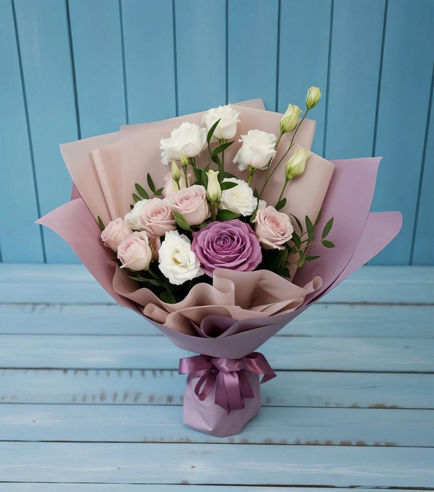 Букет цветов из: Розы и Лизиантусы в Звёздном